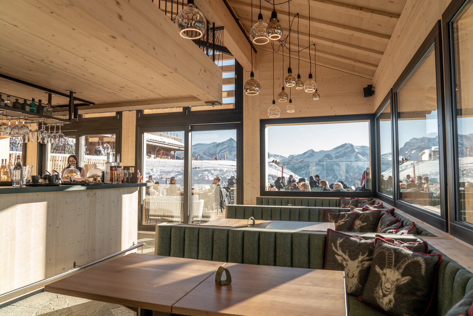 Bergrestaurant und Lounge Eggli Gstaad