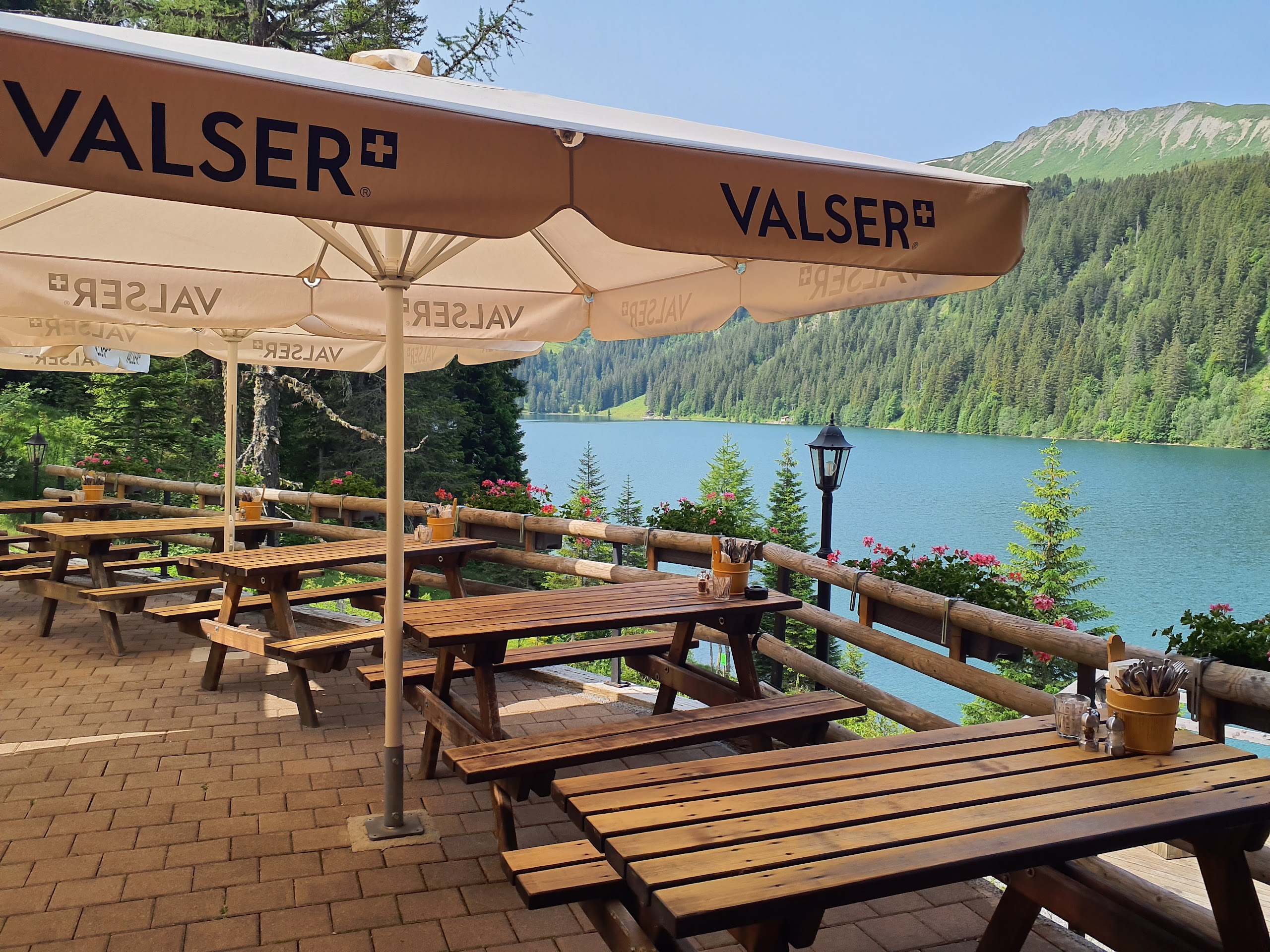 Swiss restaurants in Feutersoey